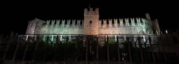 Schloss von torri del benaco - gardasee italien — Stockfoto