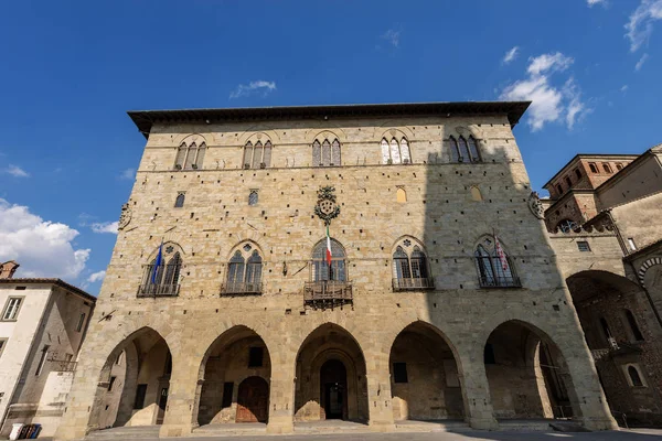 Palazzo degli Anziani - Pistoia stadhuis - Toscane-Italië — Stockfoto