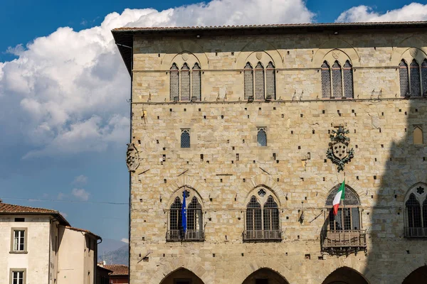 Palazzo degli Anziani - Pistoia radnice - Toskánsko Itálie — Stock fotografie