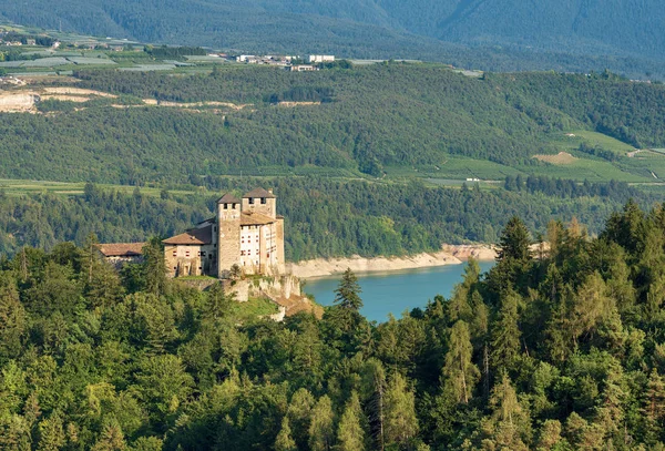 Castel Cles - Antiguo castillo en Trentino Italia — Foto de Stock