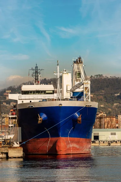 Gran barco - Puerto de La Spezia Italia —  Fotos de Stock