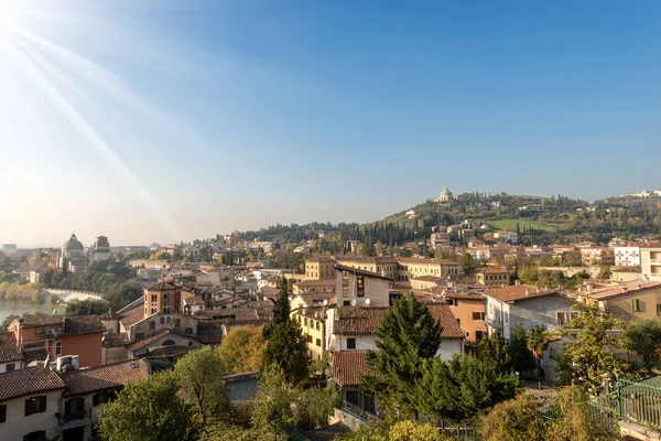 Cityscape de Verona e colina - Veneto Itália — Fotografia de Stock