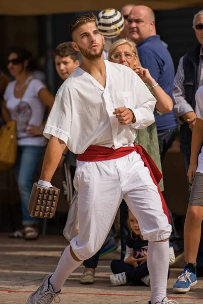 Treia Italie - Jeu de la balle avec le bracelet — Photo