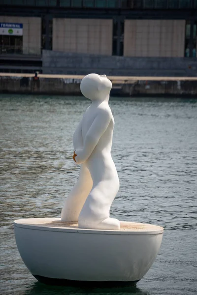 Miraestels-pływające rzeźby Roberta Llimos Barcelona — Zdjęcie stockowe