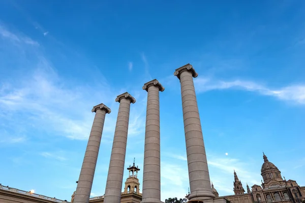 Quattro colonne con capitelli ionici - Barcellona Spagna — Foto Stock