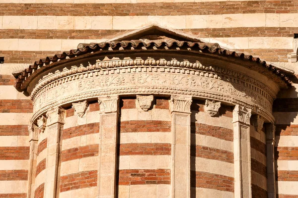 Detalj av Verona Cathedral-XII-talet Italien — Stockfoto