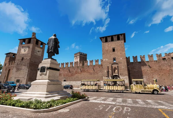 Castelvecchio-middeleeuws oud kasteel in Verona — Stockfoto