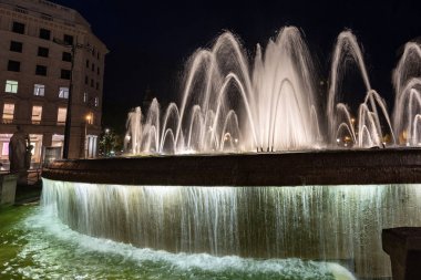Gece Çeşmesi - Placa de Catalunya - Barselona İspanya