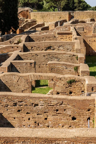 Antiguos edificios romanos en Ostia Antica - Roma Italia —  Fotos de Stock