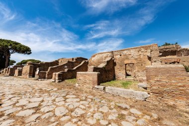 Ostia Antica Roma İtalya - Antik Roma binaları ve yol