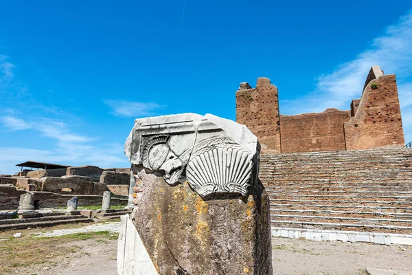 Capitolio - Templo romano y altar en Ostia Antica Roma Italia —  Fotos de Stock