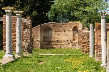 Ostia Antica Roma İtalya - Bir Hıristiyan bazilika eski kalıntıları