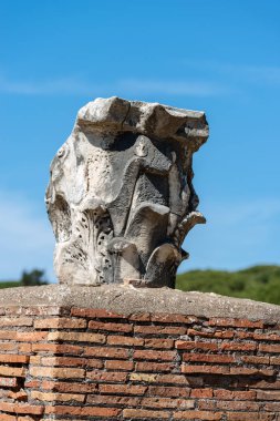 Corinthian tarzı Sermaye - Ostia Antica Roma