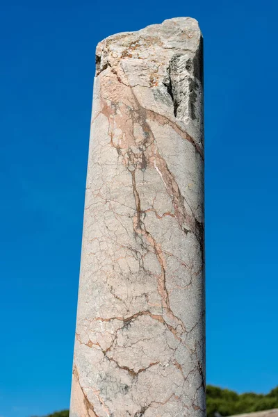 Romeins marmer gebroken kolom-Ostia Antica Rome Italië — Stockfoto