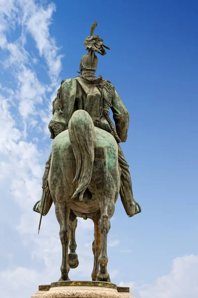 At sırtında Vittorio Emanuele Ii Anıtı - Vittoriano Roma — Stok fotoğraf