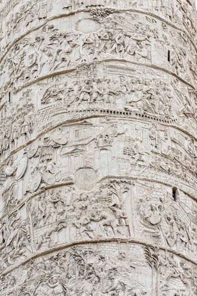 Columna romana de Trajano - Monumento triunfal en Roma Italia — Foto de Stock
