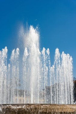 Çeşme sıçramaları - Piazza Castello Milan İtalya