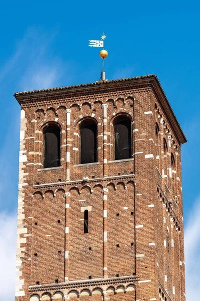 Saint Ambrogio basilica milan italien - Glockenturm — Stockfoto