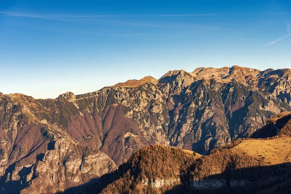 Hochebene von Lessinien und italienische Alpen - Monte Carega — Stockfoto