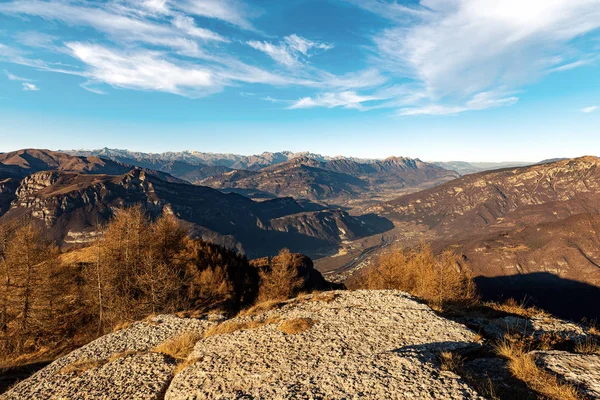 Valle del Adigio y Alpes Italia - Parque Nacional de Adamello Brenta — Foto de Stock