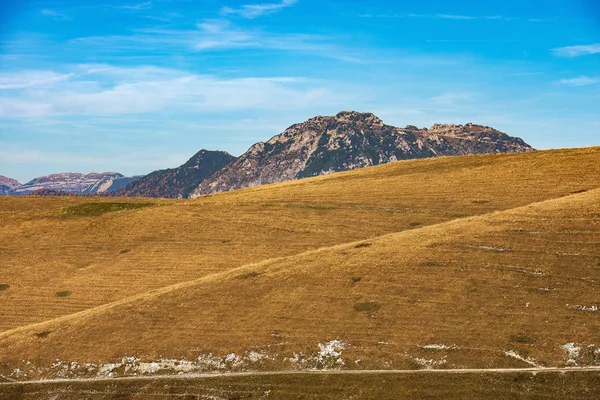 Hochebene von Lessinien und italienische Alpen - Monte Carega — Stockfoto