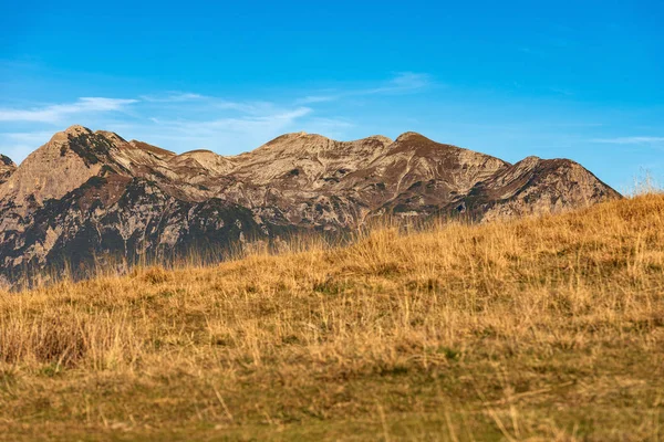 Hochebene von Lessinien und italienische Alpen - Monte Carega — Stockfoto