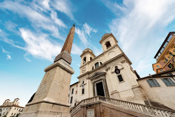 Trinita dei Monti Iglesia en estilo renacentista - Roma Italia —  Fotos de Stock