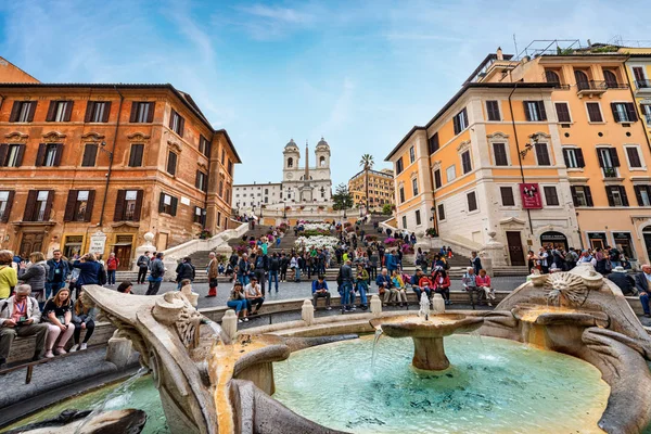 Piazza di Spagna a Barcaccia fontána – Řím Itálie — Stock fotografie