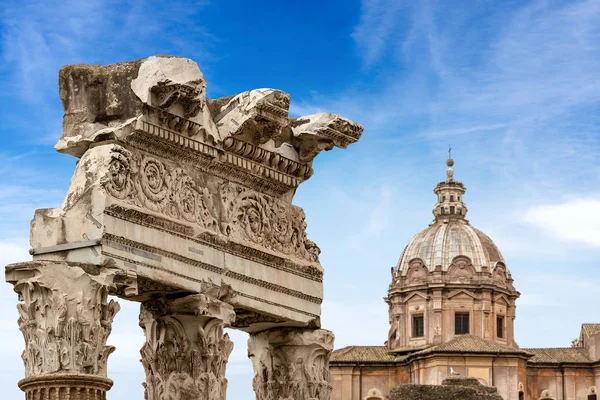 Templo de Venus Genetrix e Iglesia de los Santos Luca y Martina - Roma Italia — Foto de Stock