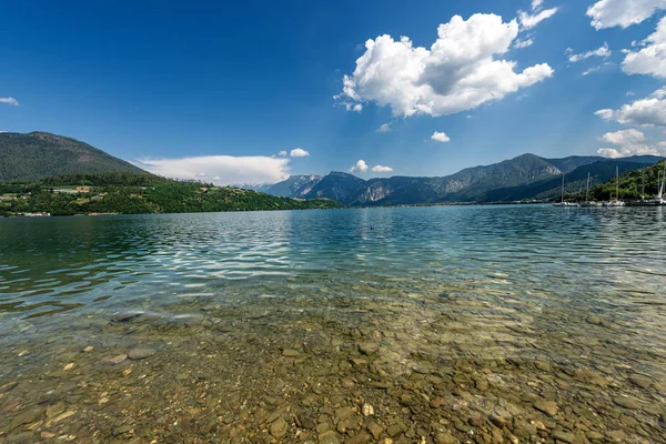 Caldonazzo meer en Italiaanse Alpen-Trentino Italië — Stockfoto