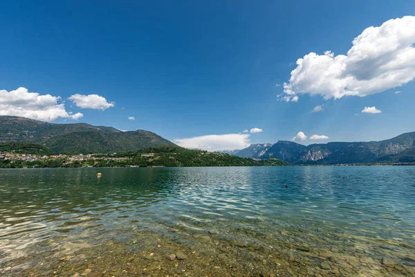 Caldonazzo meer en Italiaanse Alpen-Trentino Italië — Stockfoto