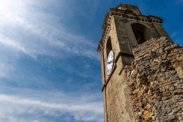 Stará zvonice ve Vernazze-Cinque Terre Liguria Italy — Stock fotografie