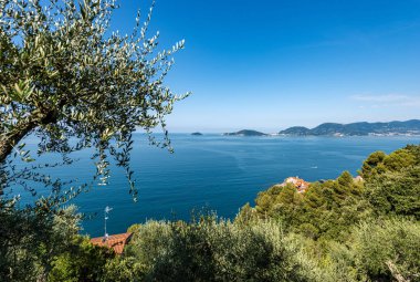 Tellaro köyü ile La Spezia Körfezi-Liguria Italya