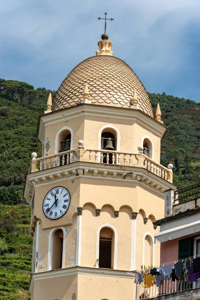 Klokketårnet i Vernazza - Cinque Terre Liguria Italia – stockfoto