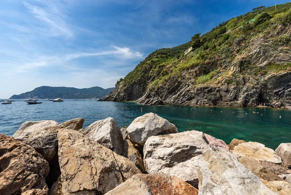 Byn Vernazzas hamn-Cinque Terre-Ligurien Italien — Stockfoto