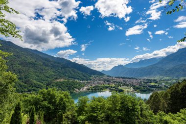 Levico Terme ve Göl - Trentino Alto Adige İtalya
