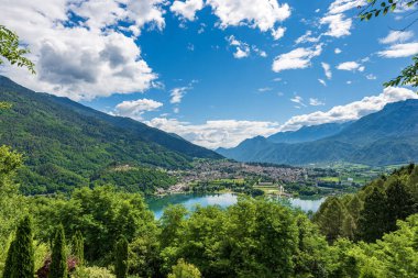 Levico Terme ve Gölü - Valsugana, Trentino Alto Adige, İtalya