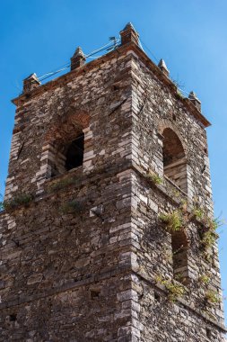 Antik çan kulesi - Toskana İtalya Colonnata köy