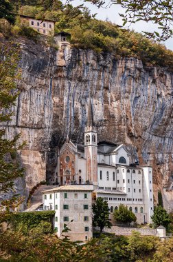 Madonna della Corona Tapınağı - Spiazzi Verona İtalya