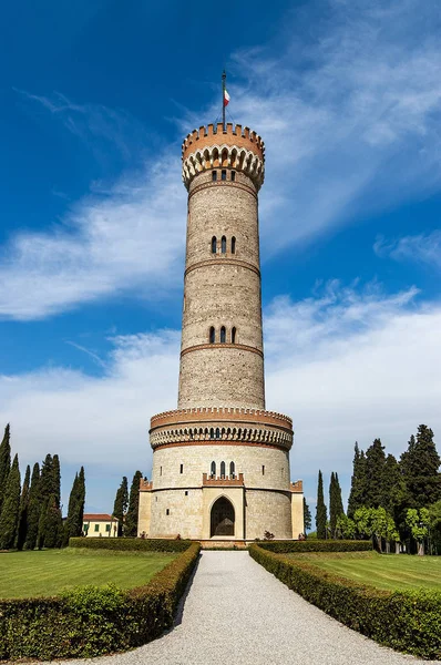 Monumentale toren van San Martino della Battaglia-Italië — Stockfoto