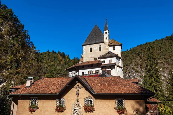 Heiligdom van San Romedio - Trentino Alto Adige Italië — Stockfoto