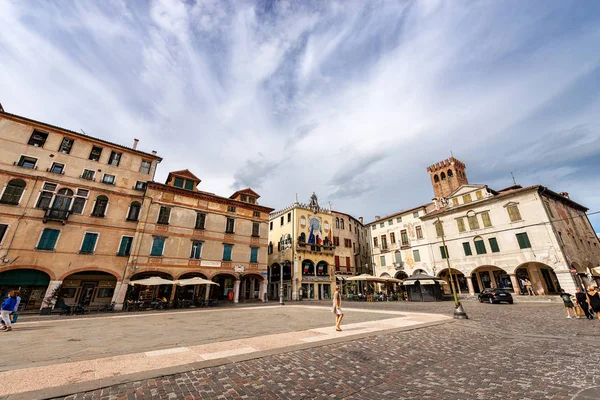 Bassano del Grappa Veneto Włochy - Piazza Liberta — Zdjęcie stockowe