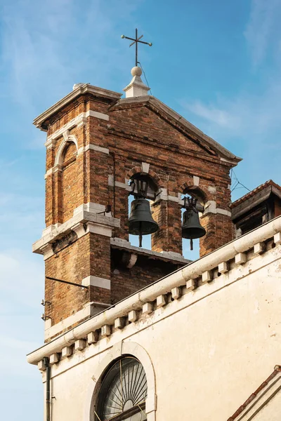 Kloktoren van de kerk van Santa Maria del Giglio - Venetië Italië — Stockfoto