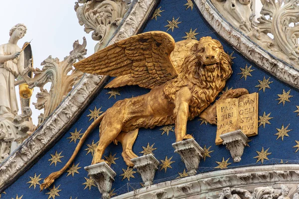 León alado de San Marcos - Basílica de San Marco Venecia Italia —  Fotos de Stock