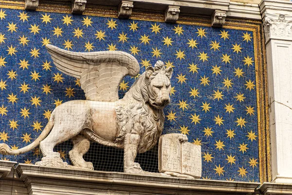 Leão alado de São Marcos - Piazza San Marco Veneza Itália — Fotografia de Stock