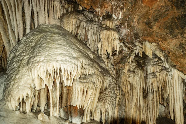 Gros Plan Une Grotte Montagne Avec Stalactites Stalagmites Toscane Italie — Photo