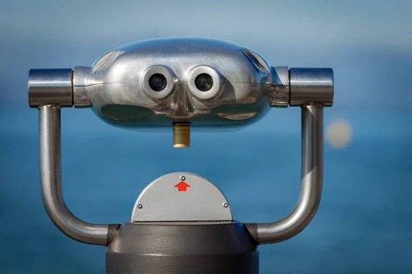 Close Metallic Coin Operated Binoculars Tourists Blurred Background Sea Sky — Stock Photo, Image