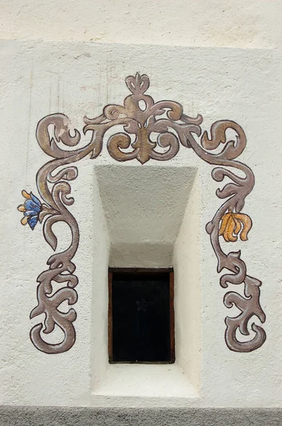 Pequeña Ventana Con Fresco Pared Blanca Antiguo Pueblo Guarda Municipio —  Fotos de Stock