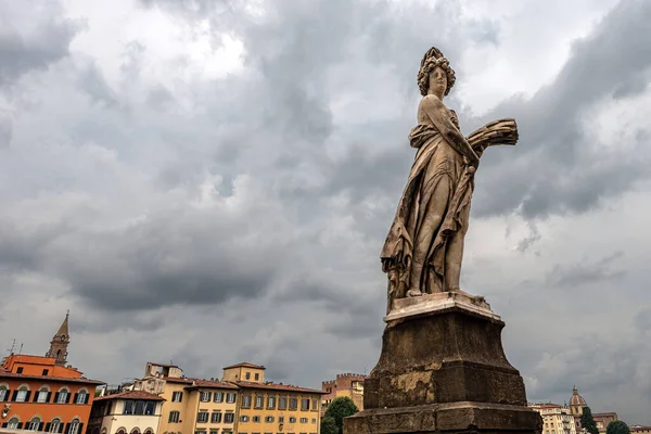 Florencja Marmurowy Posąg Symbol Lata Ponte Santa Trinita Starożytny Most — Zdjęcie stockowe