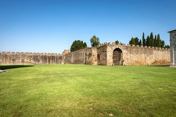 比萨城的中世纪城墙 1155 1161 从意大利托斯卡纳的米兰广场 Piazza Dei Miracoli — 图库照片